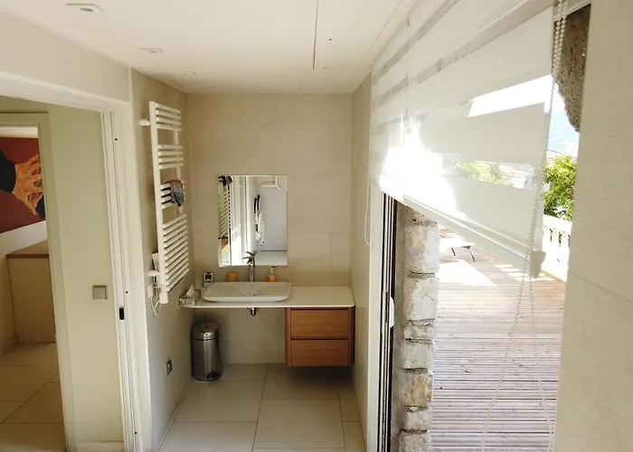 Spacieuse, Totalement Adaptee Aux Normes Pmr